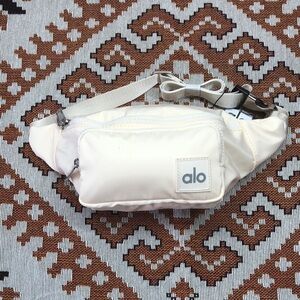 alo ボディバッグ IVORY Alo Yoga Foxy Sherpa Tote Ivory | eBay